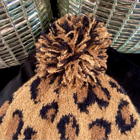Vince Camuto Leopard Beanie Cheetah Animal Print Cozy Rib Hat Knit Brown Black - Picture 4 of 6